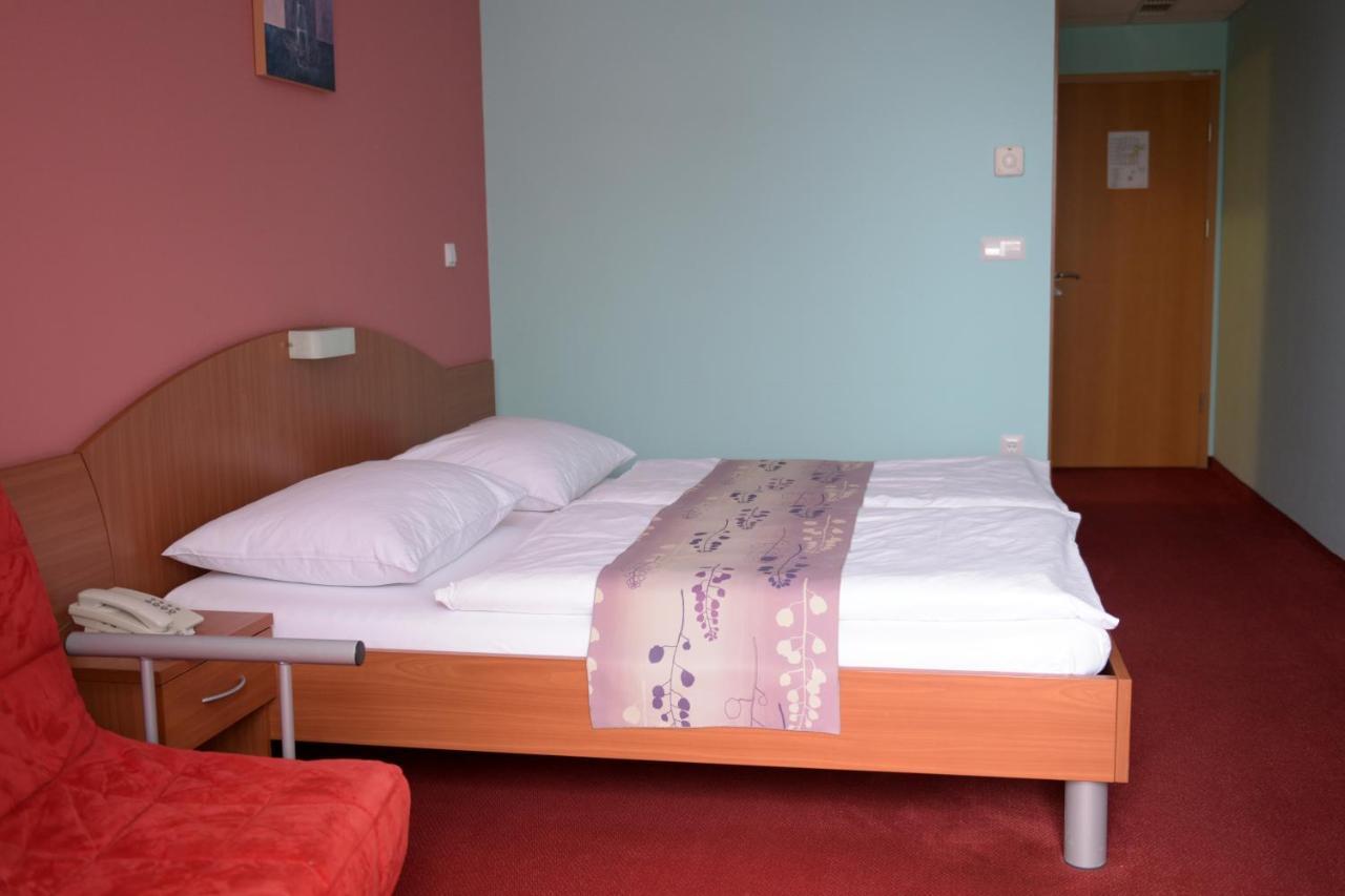 Penzion Letalisce Murska Sobota Exterior foto